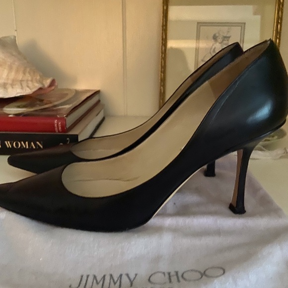 Black leather size 40= 9.5 Jimmy Choo pointed toe 3.5 inch heel. 40=9.5